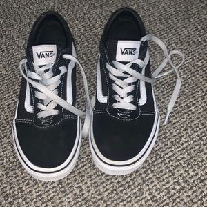 Kids sneakers. Black & White. Unisex size 3